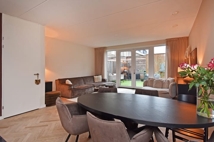 Photo 14 of Anna Ruyschstraat 27