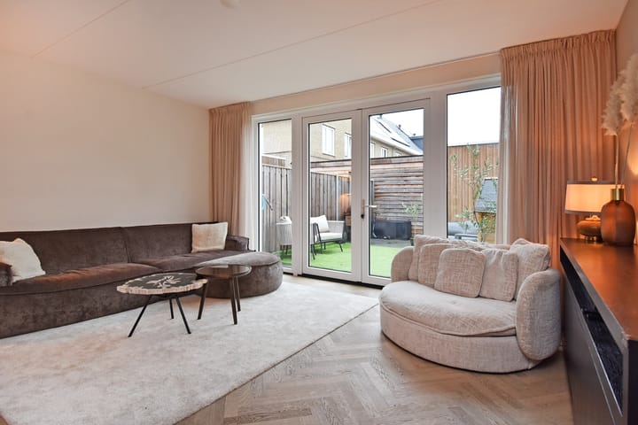 Photo 15 of Anna Ruyschstraat 27