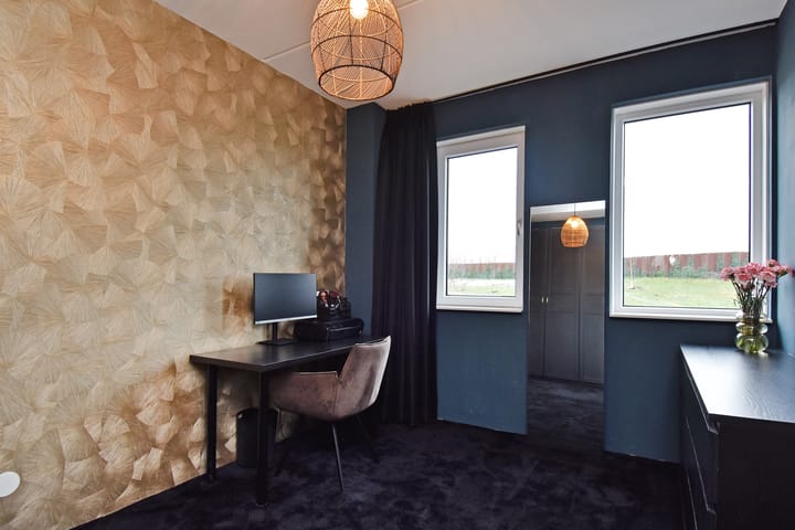 Photo 25 of Anna Ruyschstraat 27