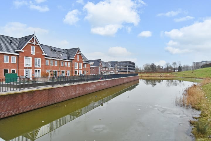 Photo 39 of Anna Ruyschstraat 27