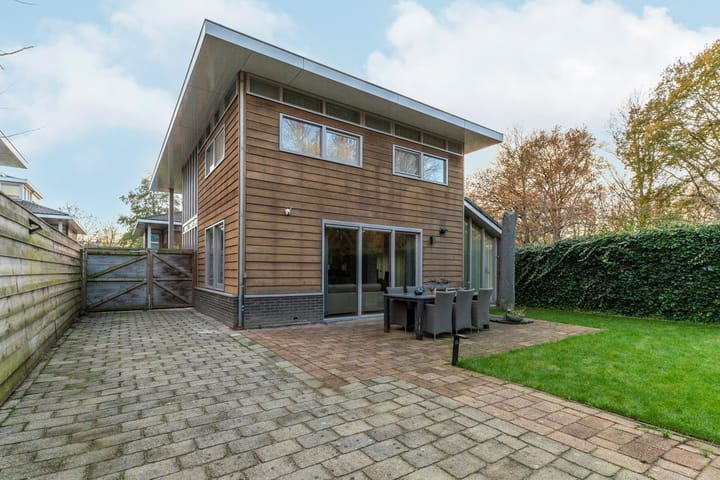 Photo 12 of Uithof 8