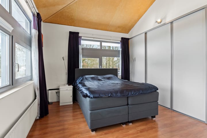 Photo 32 of Uithof 8