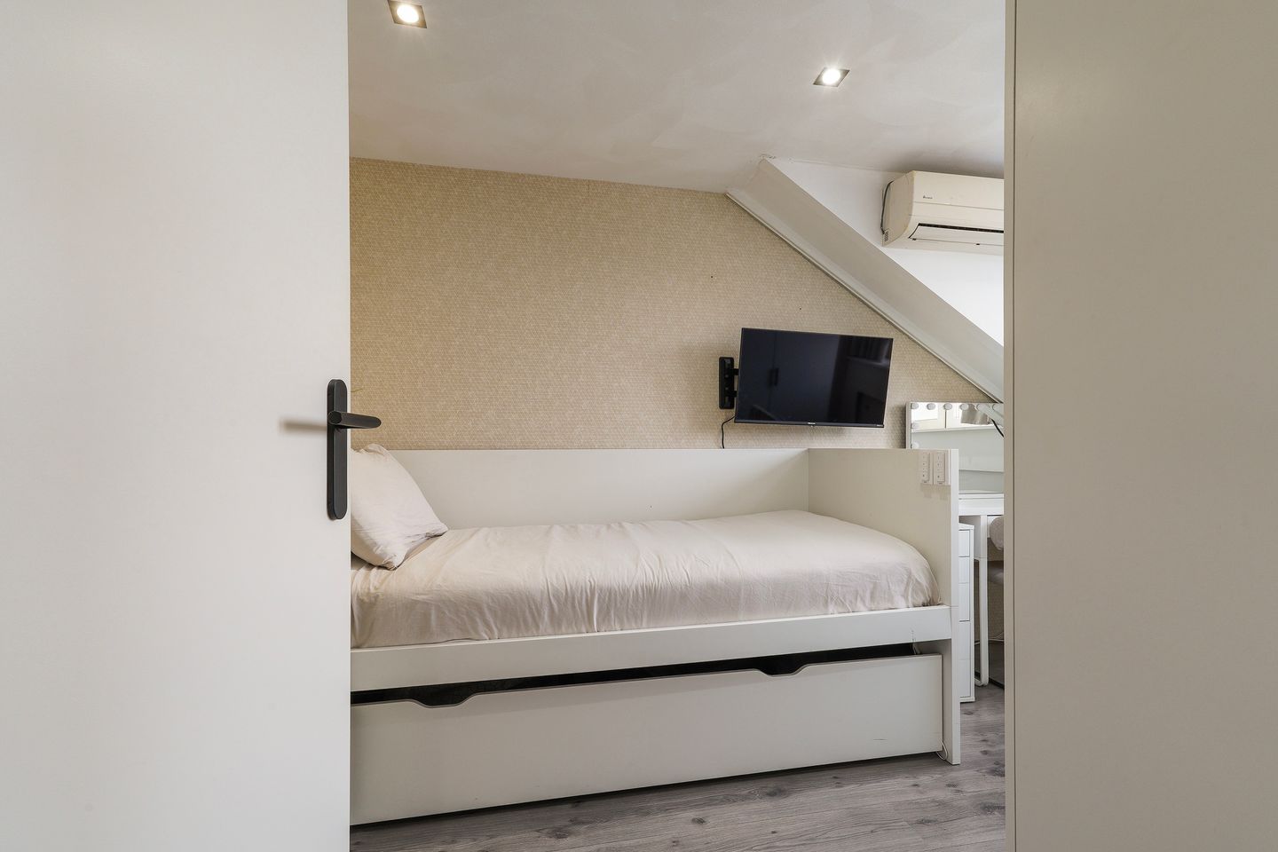 Foto 29 van van Herlaerstraat 43