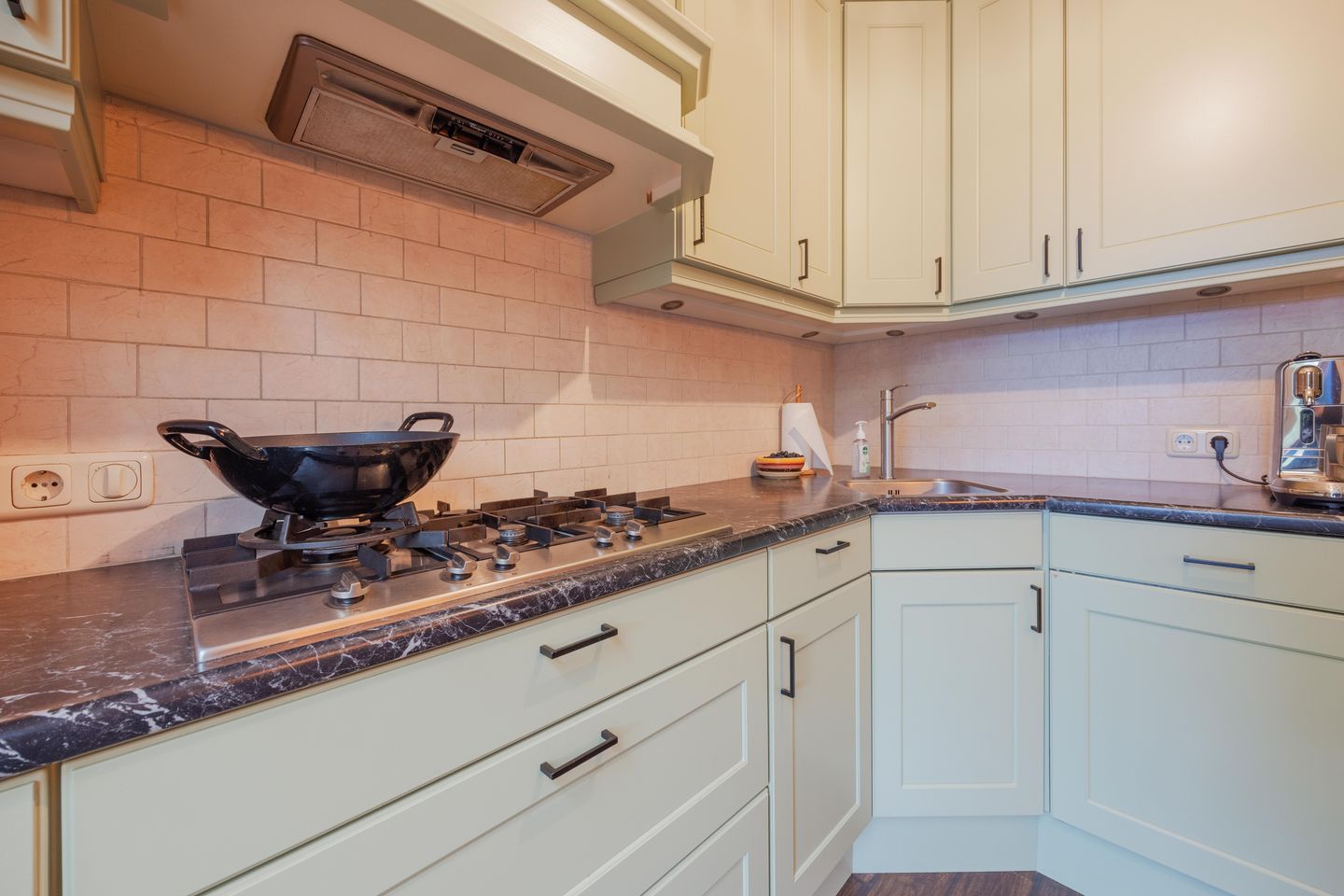 Foto 19 van Helmissenstraat 9