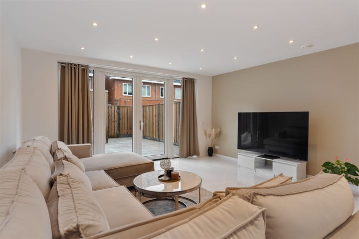 Photo 2 of Maria van Oosterwijckstraat 49