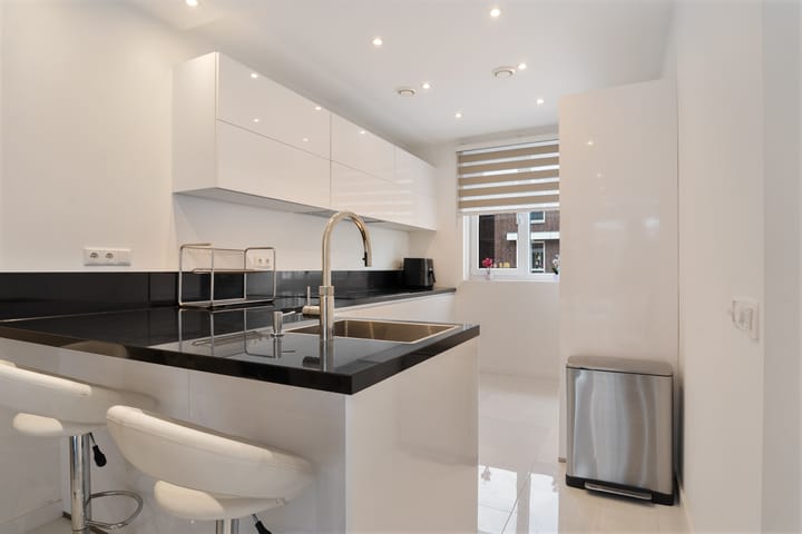 Photo 3 of Maria van Oosterwijckstraat 49