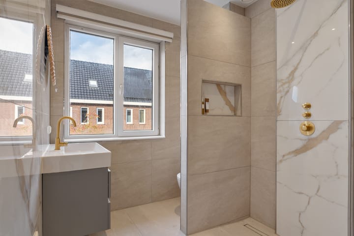 Photo 4 of Maria van Oosterwijckstraat 49