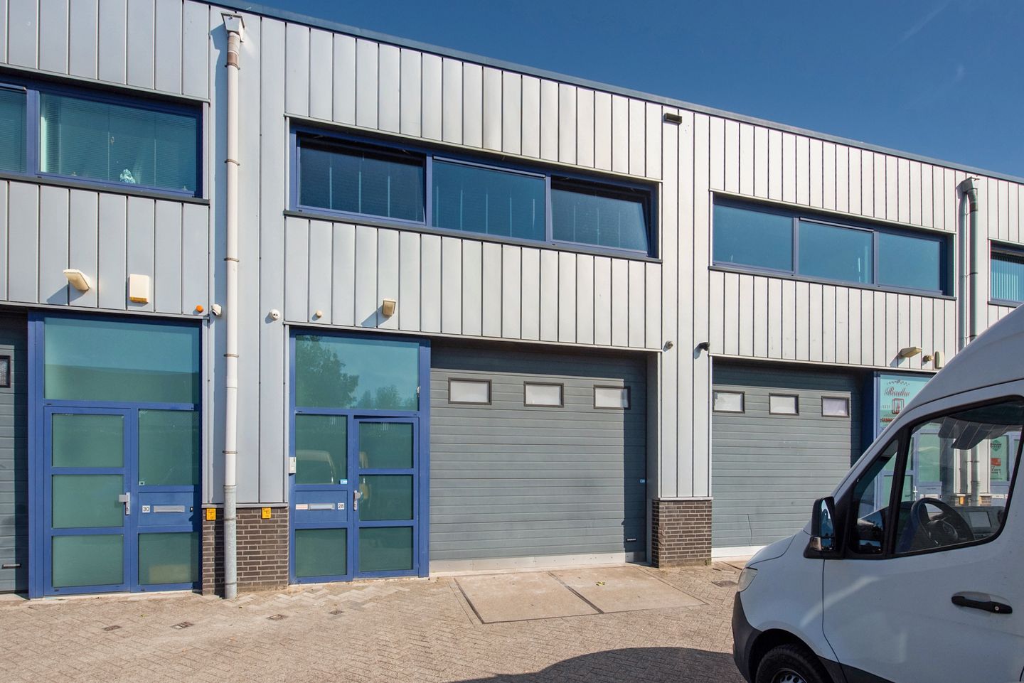 View photo 1 of Prisma 28