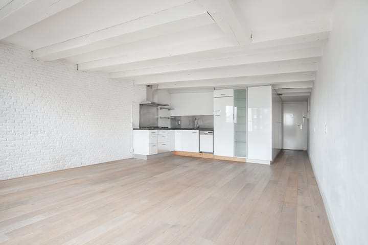 Photo 4 of Spuistraat 3-F16