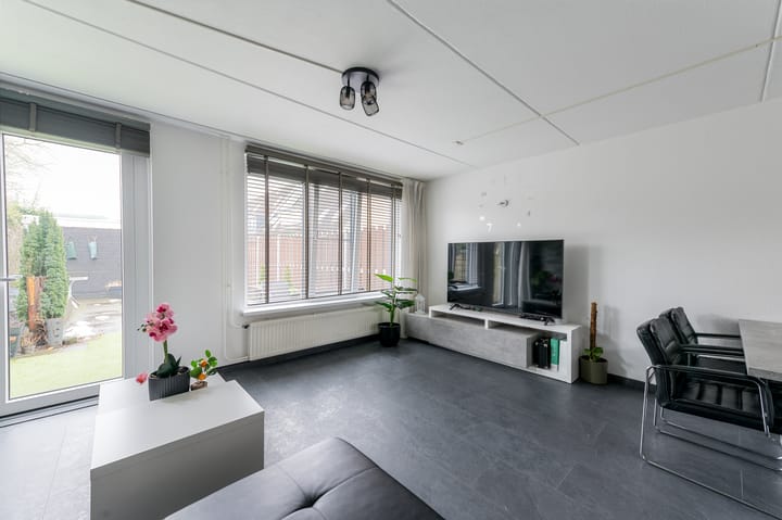 Foto 2 van Parijsstraat 15