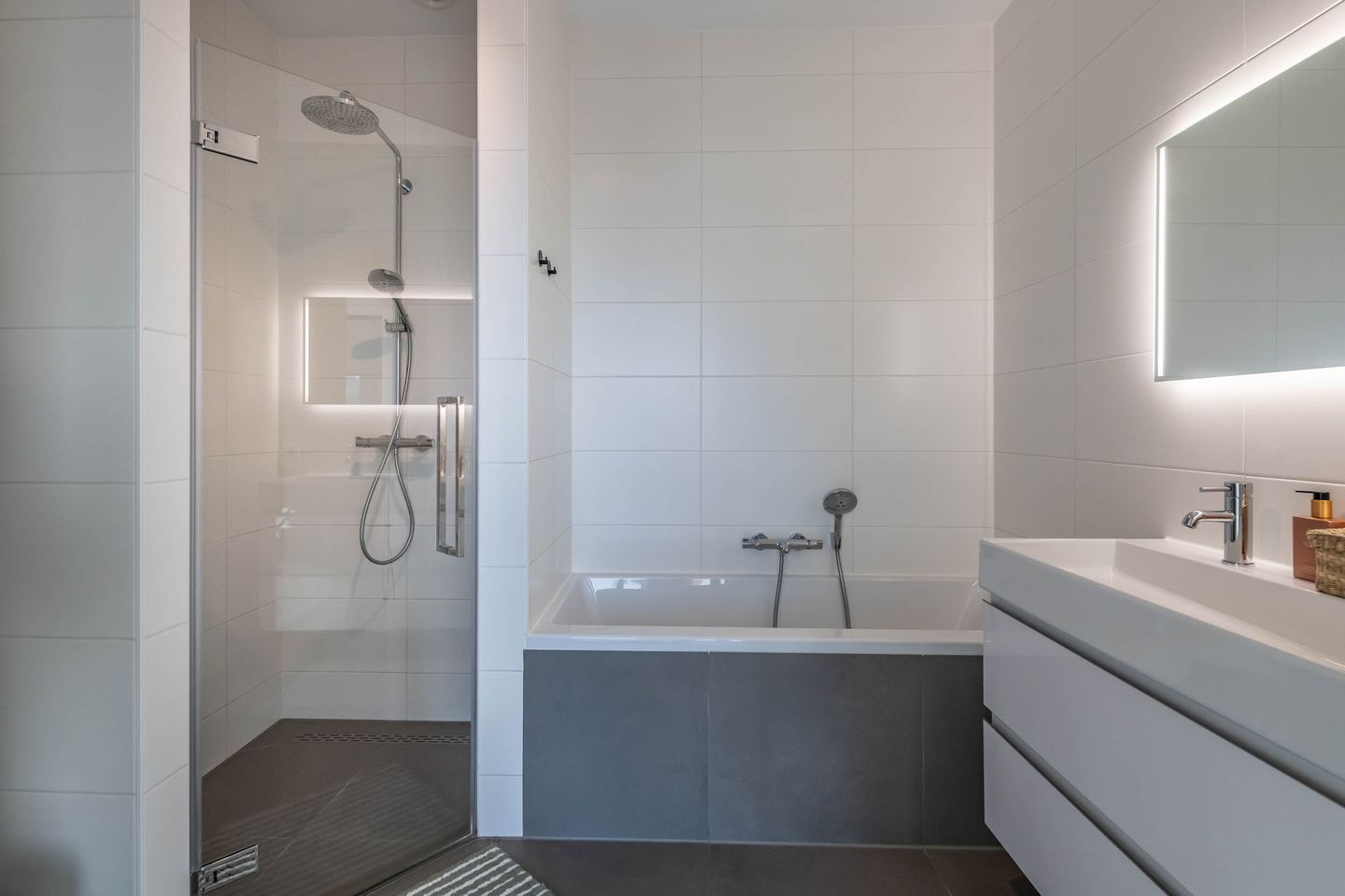 Photo 29 of Edward Jennerstraat 336-F