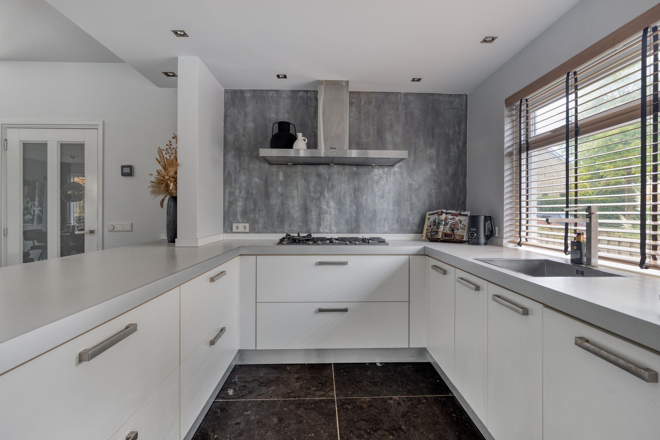 Photo 12 of Schepenstraat 2