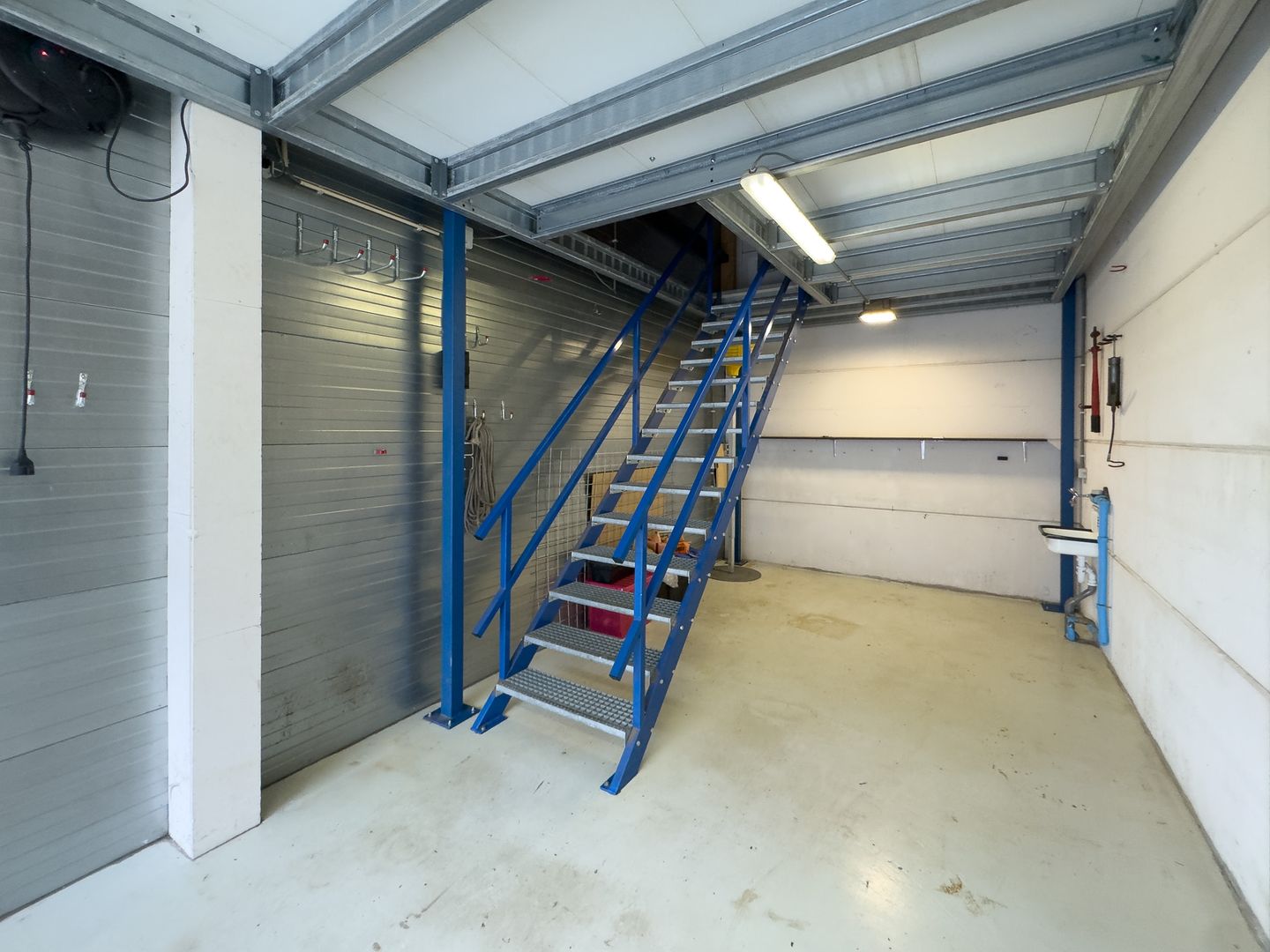 Bekijk foto 2 van Grote Esch 830-A31