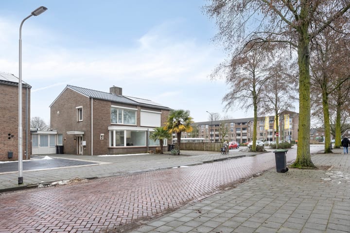 Photo 39 of Ussenstraat 13