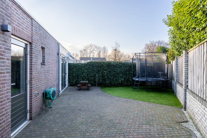 Photo 29 of Looakker 8