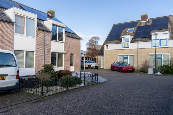 Photo 32 of Looakker 8