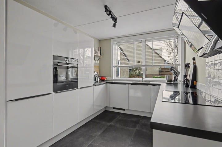 Foto 11 van Jan van der Benstraat 66