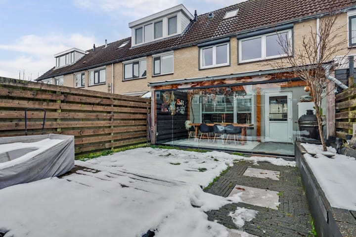 Foto 16 van Jan van der Benstraat 66