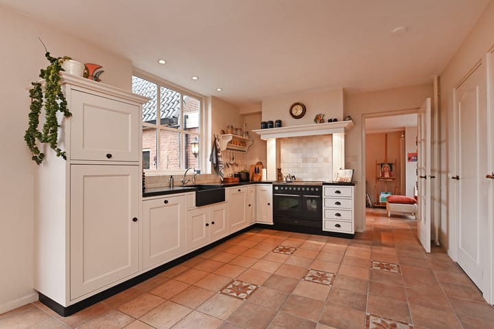 Photo 2 of Emmastraat 84