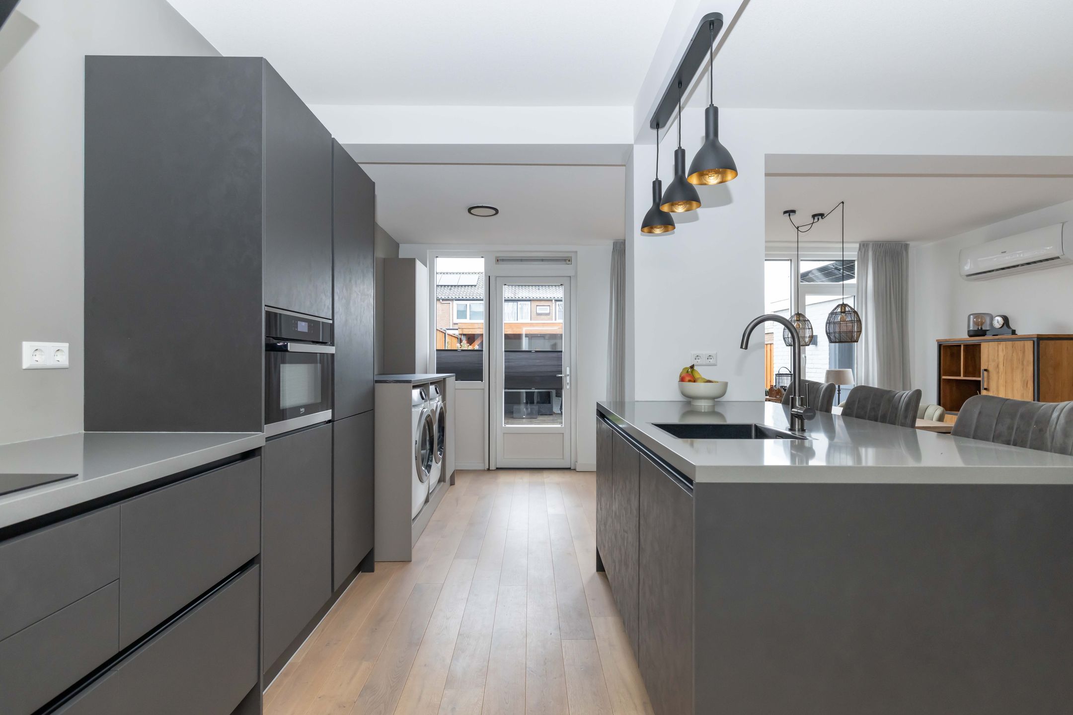 Photo 9 of Ruysdaelstraat 63