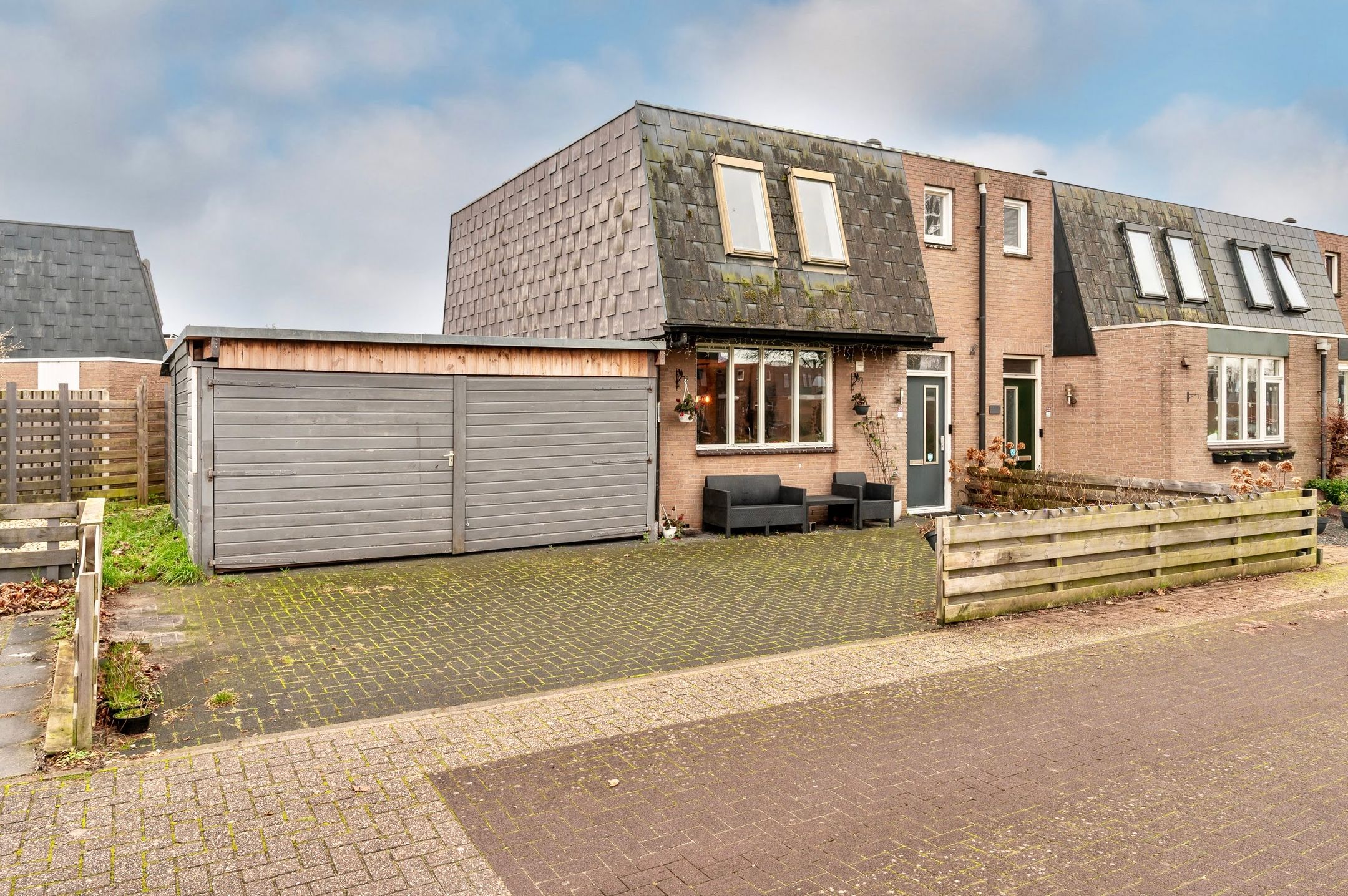 Buying a house in The Netherlands., Tjalk 33 39