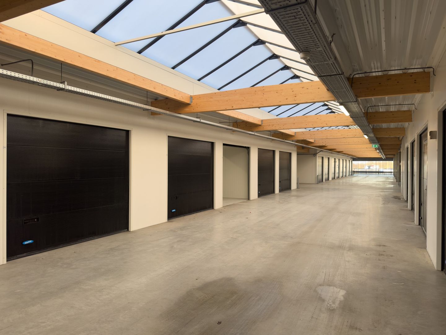 Foto 10 van Industrieweg 69-169