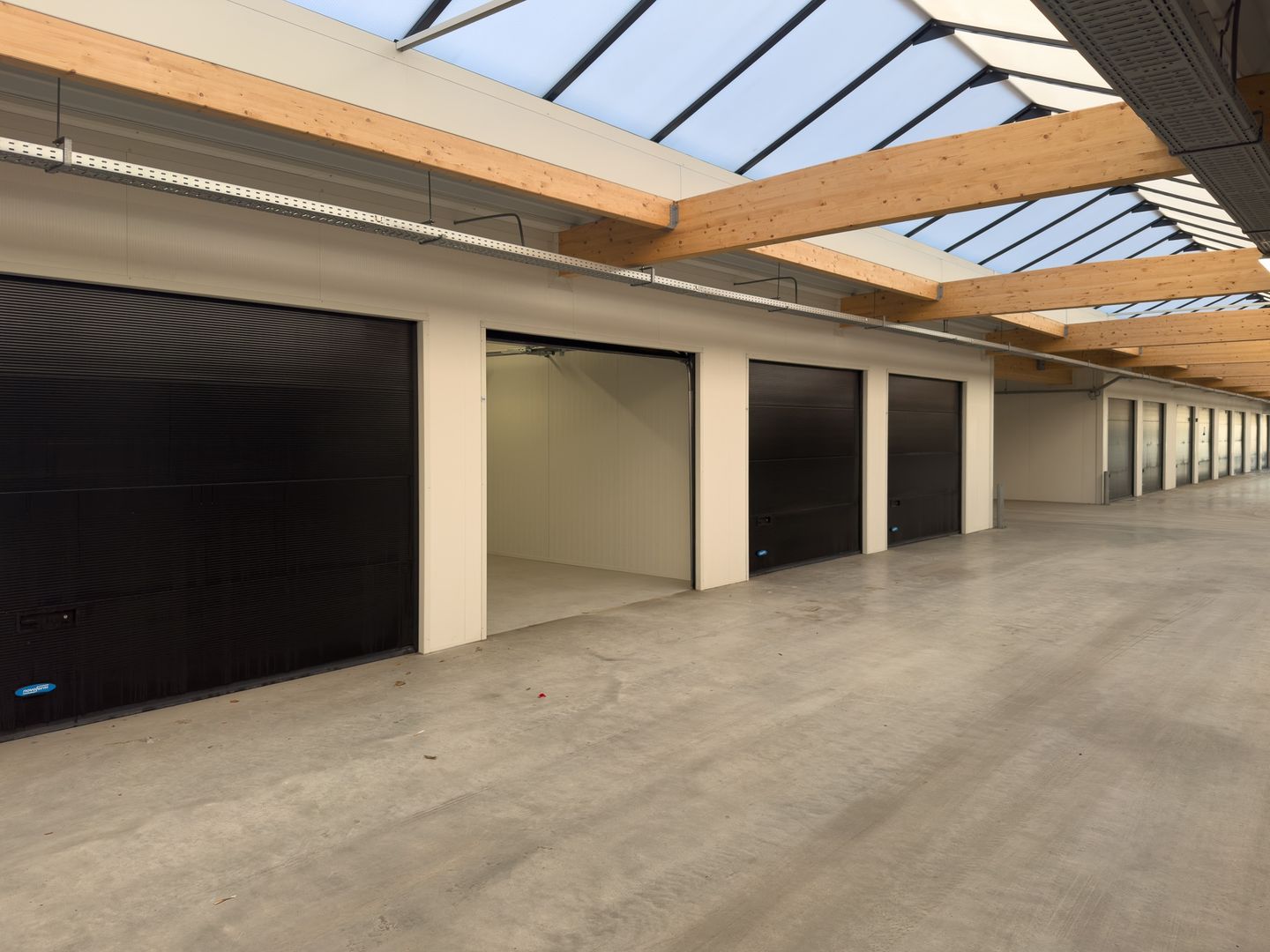 Bekijk foto 2 van Industrieweg 69-169