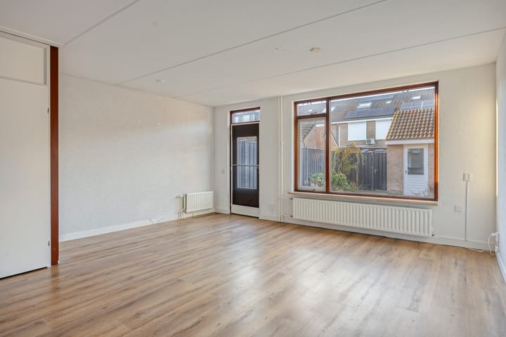 Photo 3 of Pearl Buck-erf 122