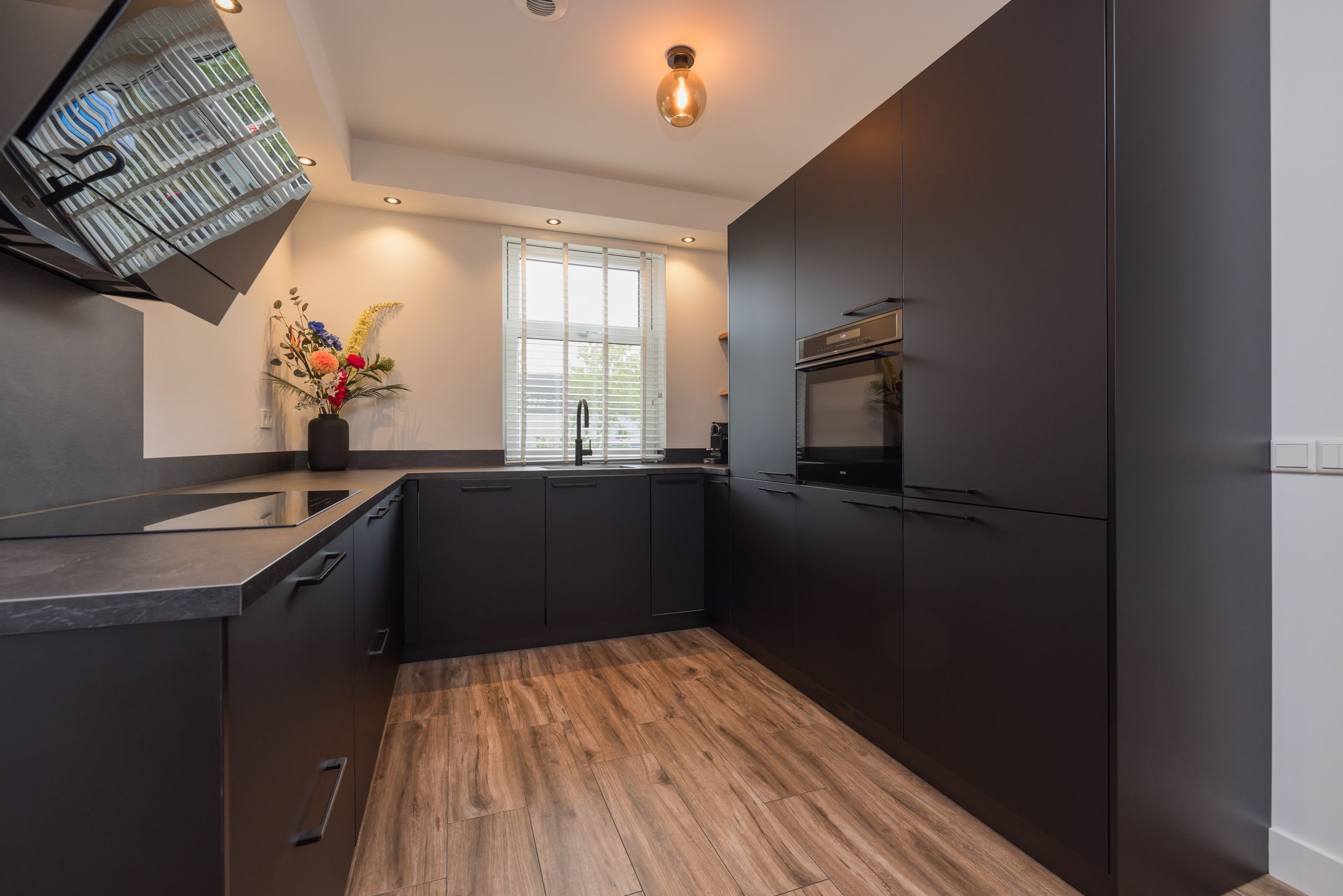 Photo 18 of Burgemeester van Niekerklaan 70