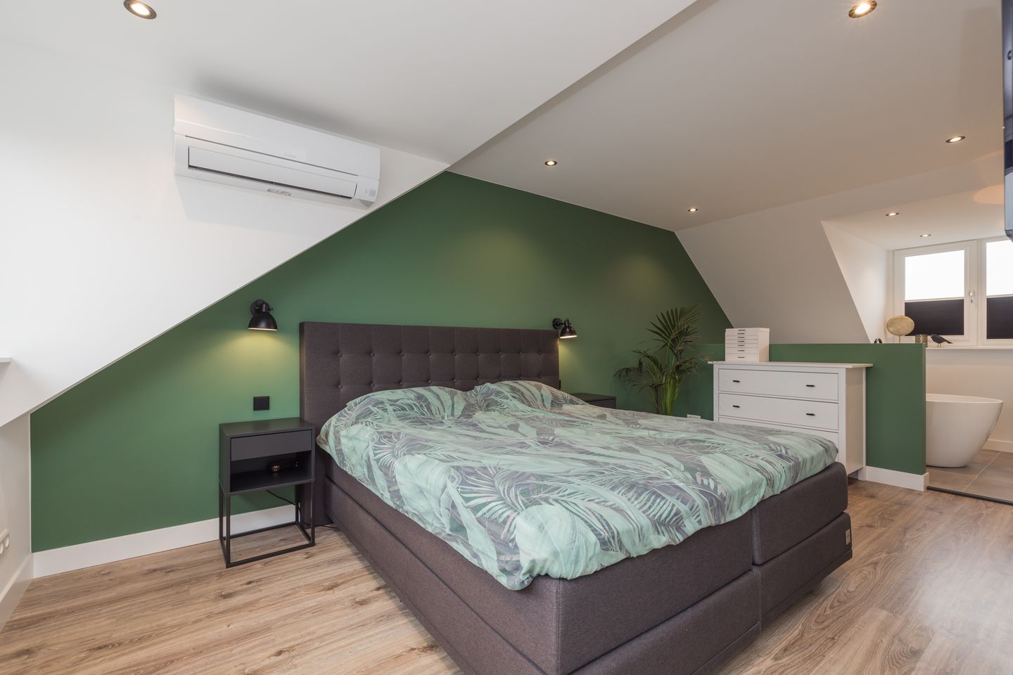 Photo 40 of Burgemeester van Niekerklaan 70