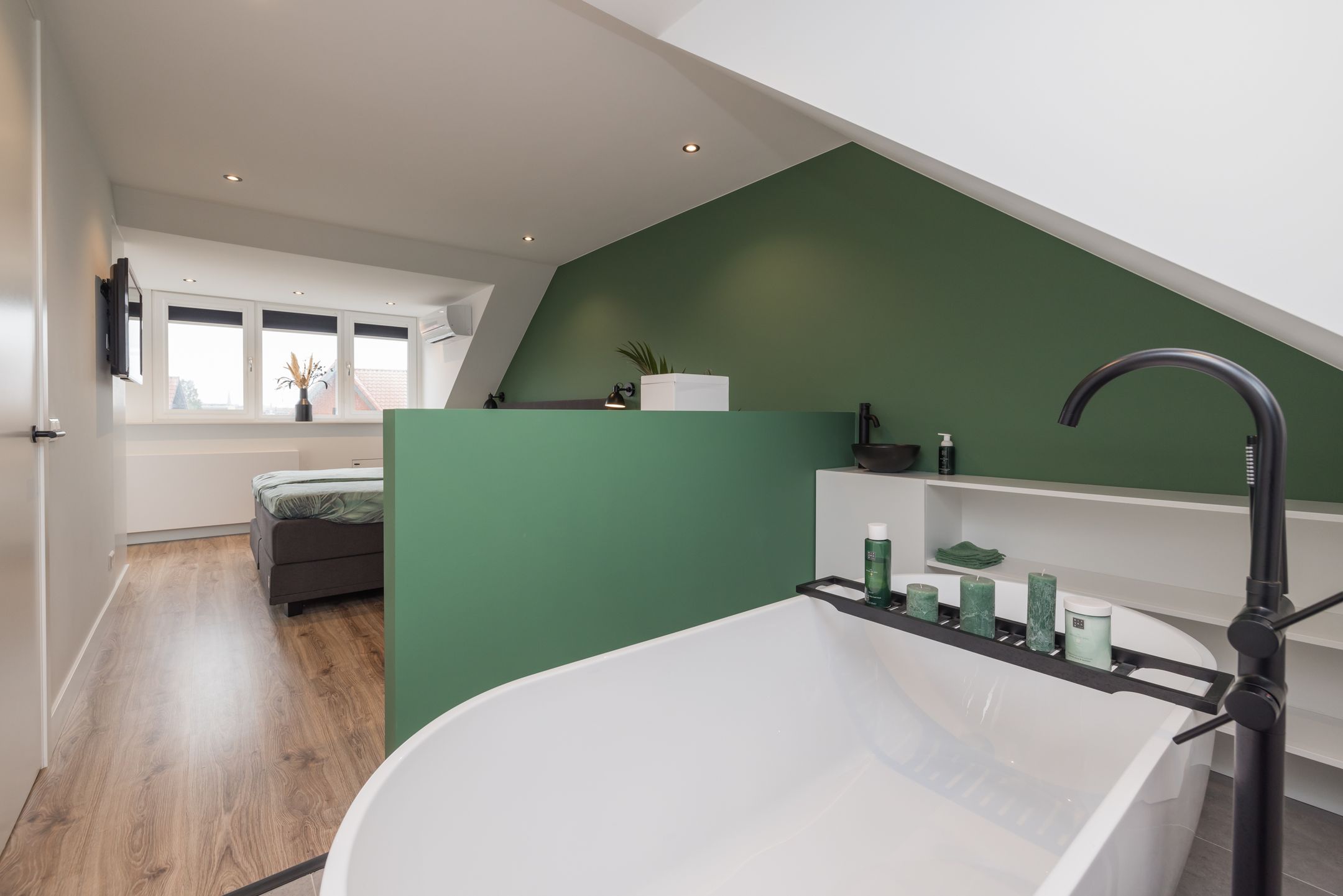 Photo 42 of Burgemeester van Niekerklaan 70