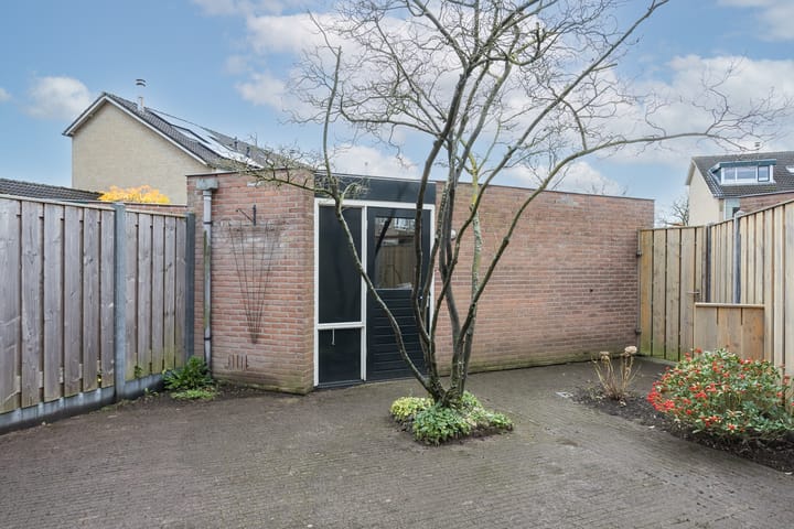 Foto 27 van van Essenstraat 41