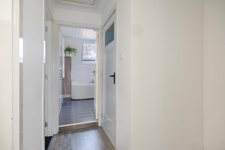 Foto 23 van Van Hamelstraat 25-B