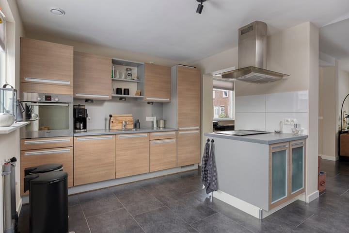 Photo 3 of Vennen 64