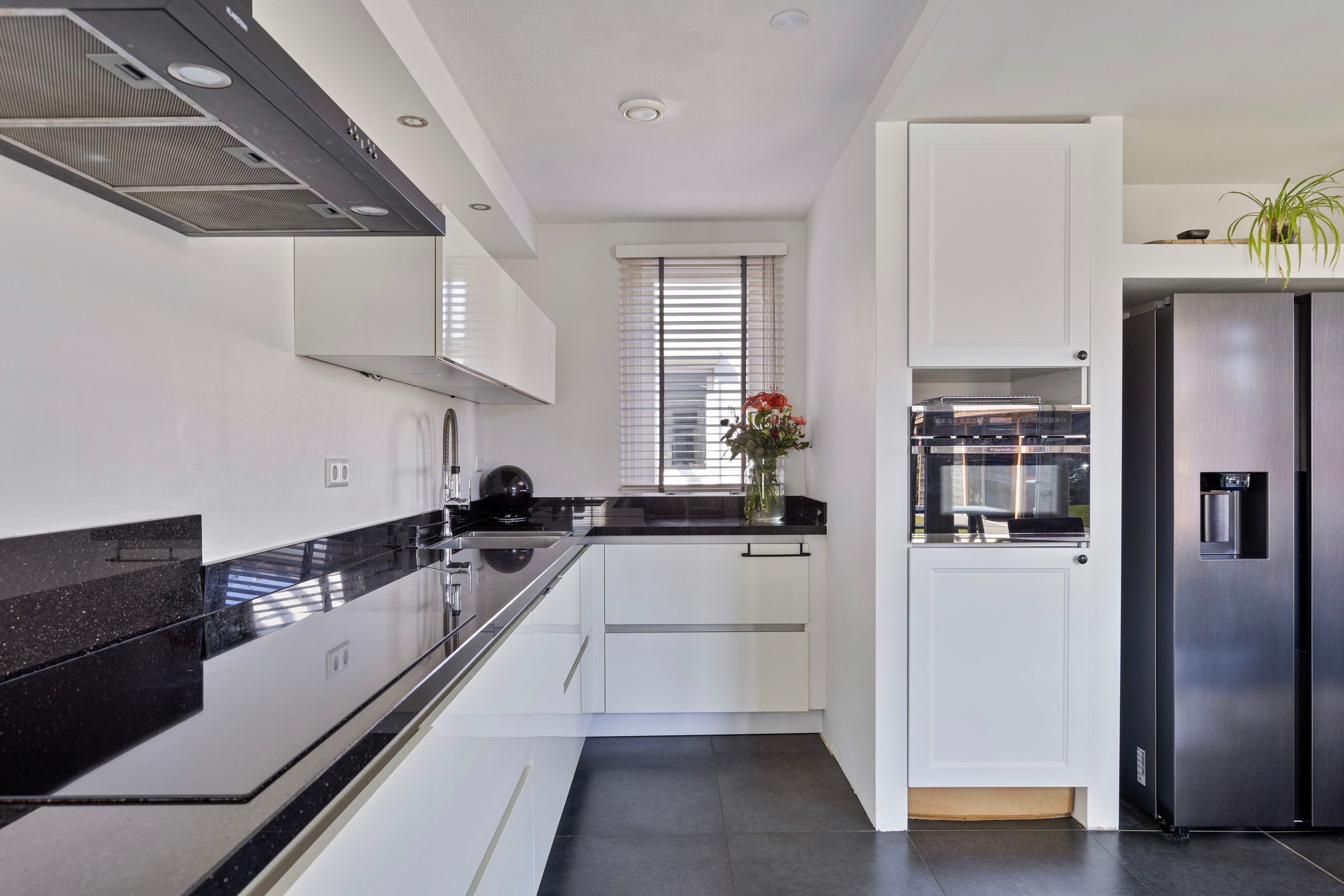 Photo 15 of W.F. Hermansstraat 80