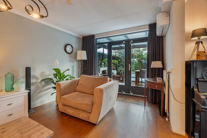 Photo 10 of Emmastraat 38