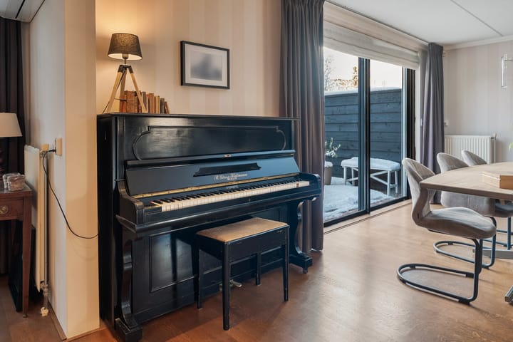 Photo 22 of Emmastraat 38