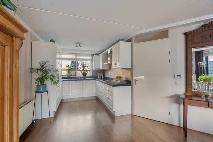 Photo 23 of Emmastraat 38