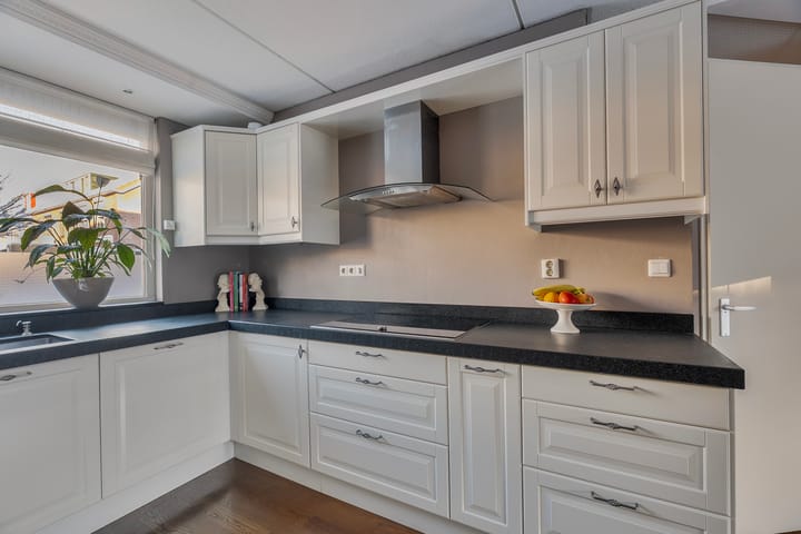 Photo 27 of Emmastraat 38