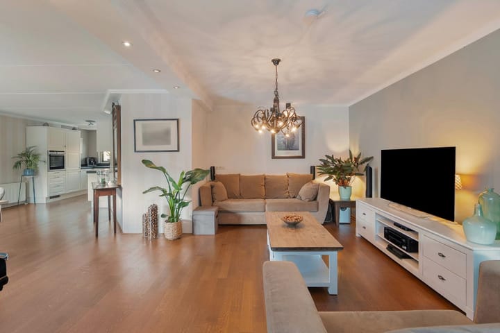 Photo 20 of Emmastraat 38