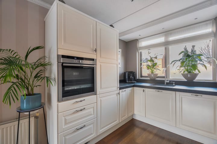 Photo 25 of Emmastraat 38