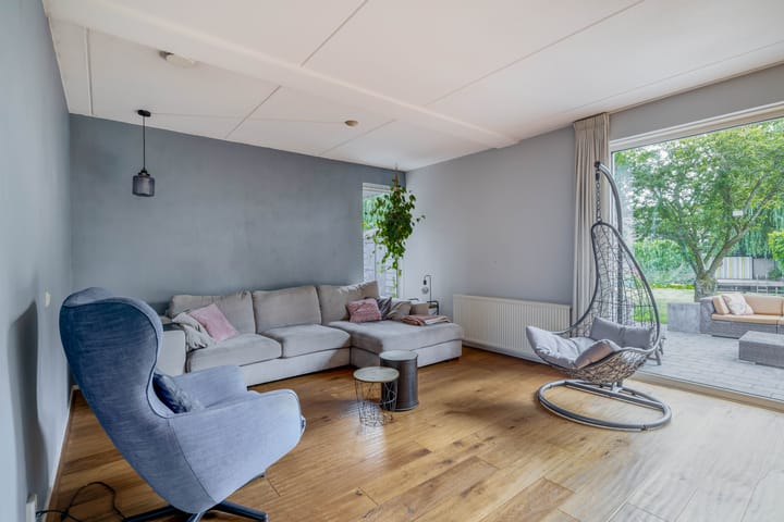 Photo 2 of Carbeel 23