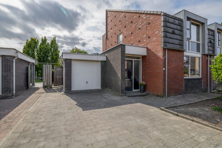 Photo 4 of Carbeel 23