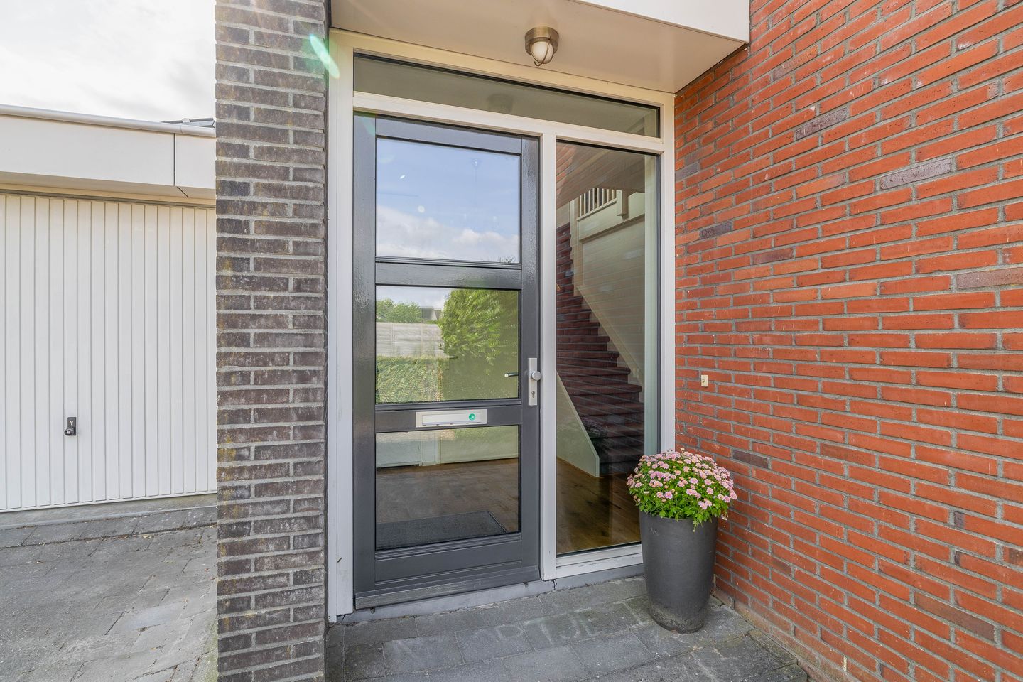 Photo 5 of Carbeel 23