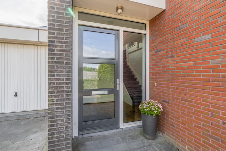 Photo 5 of Carbeel 23