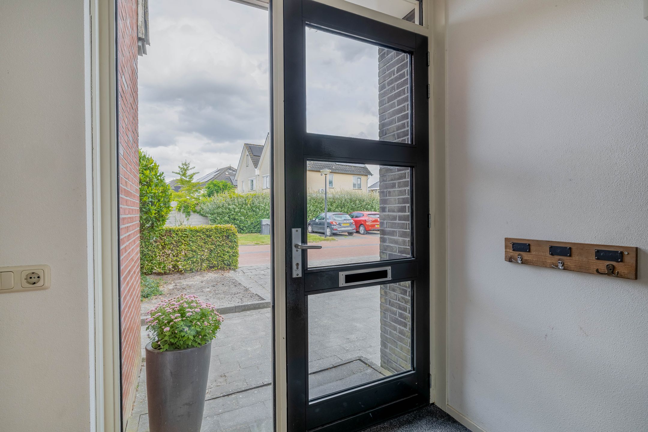 Photo 6 of Carbeel 23