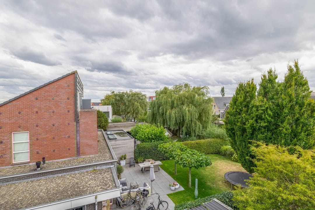 Photo 38 of Carbeel 23