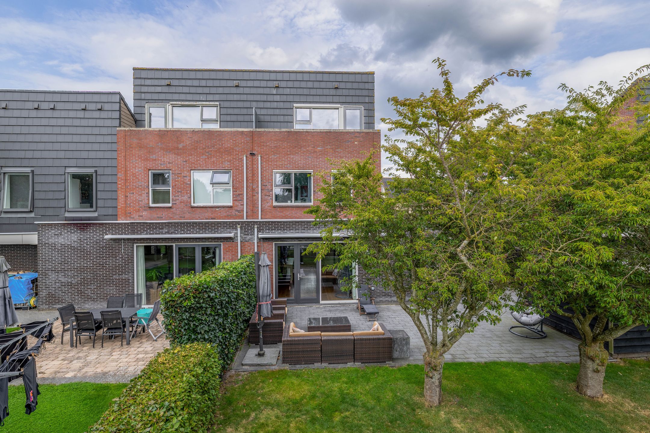 Photo 42 of Carbeel 23