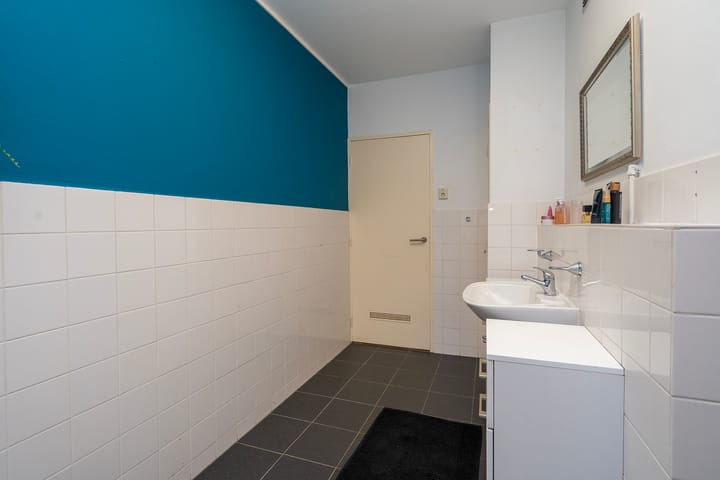 Photo 39 of Europalaan 235