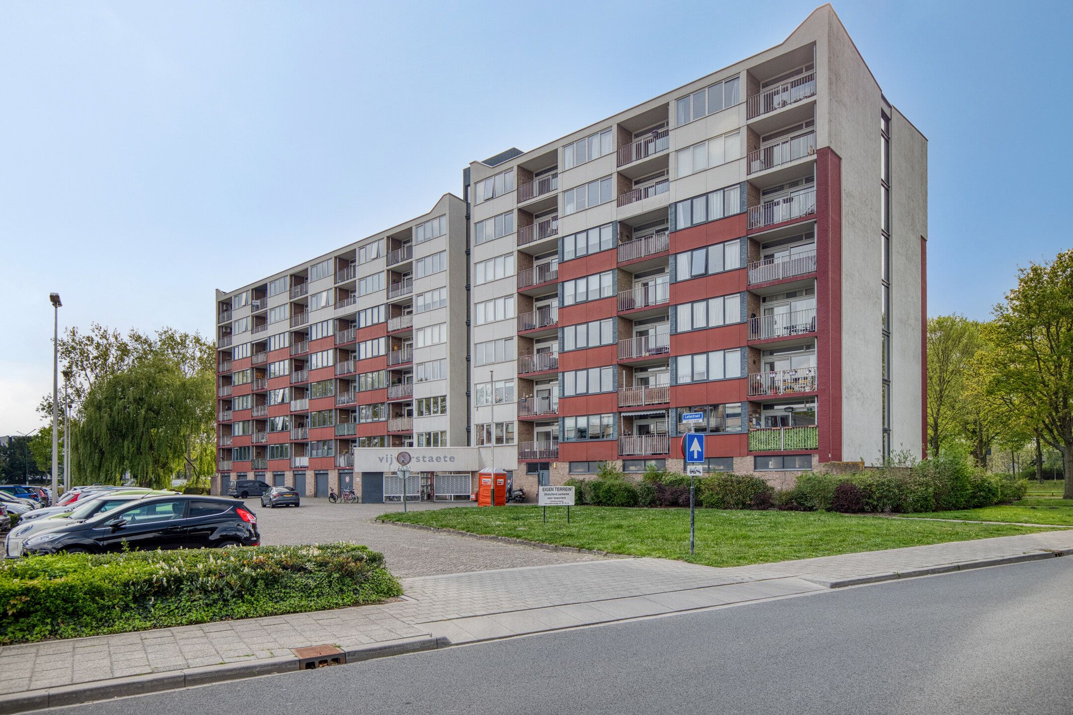 Buying a house in The Netherlands., Lelystraat 2-F77